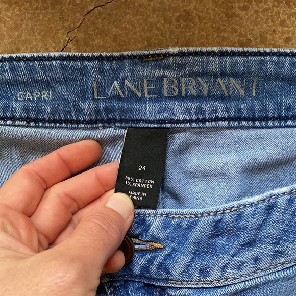 LANE Bryant medium wash distressed cropped ankle capri straight leg stretch jean - Picture 4 of 6